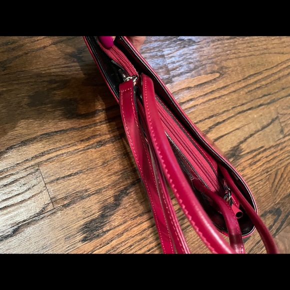 Asymmetrical red leather purse - Picture 5 of 6
